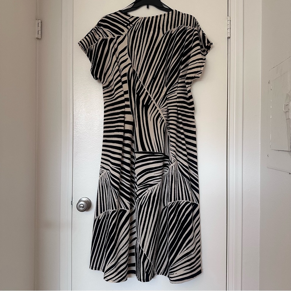 H&M Black and White Patterned Midi Dress